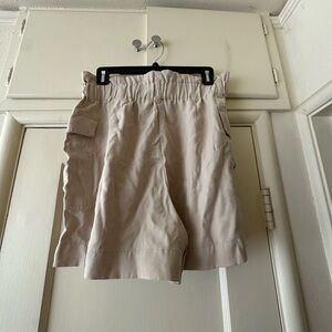 Beige H&M Shorts, Size 10